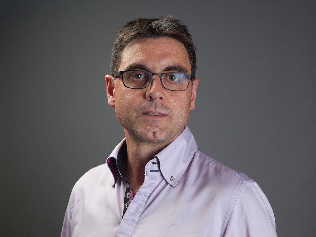 Dr. Alex Santamaría Fumas