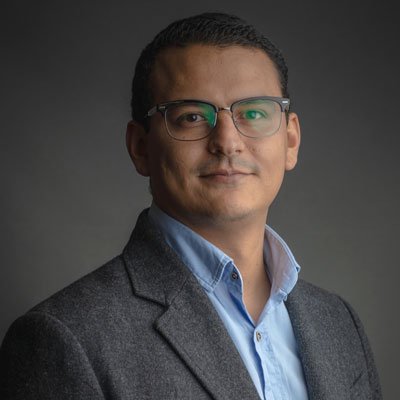 Dr. Gustavo Lucar